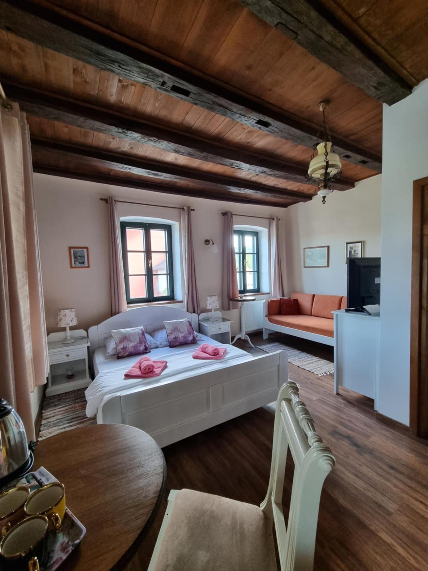 Taverna 1860 Rooms & Apartments Donja Zelina Номер фото
