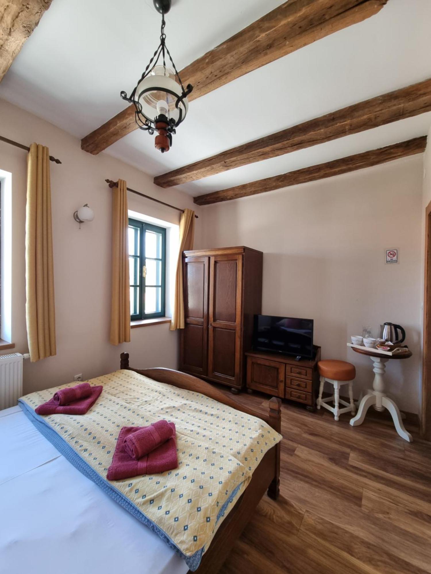 Taverna 1860 Rooms & Apartments Donja Zelina Номер фото