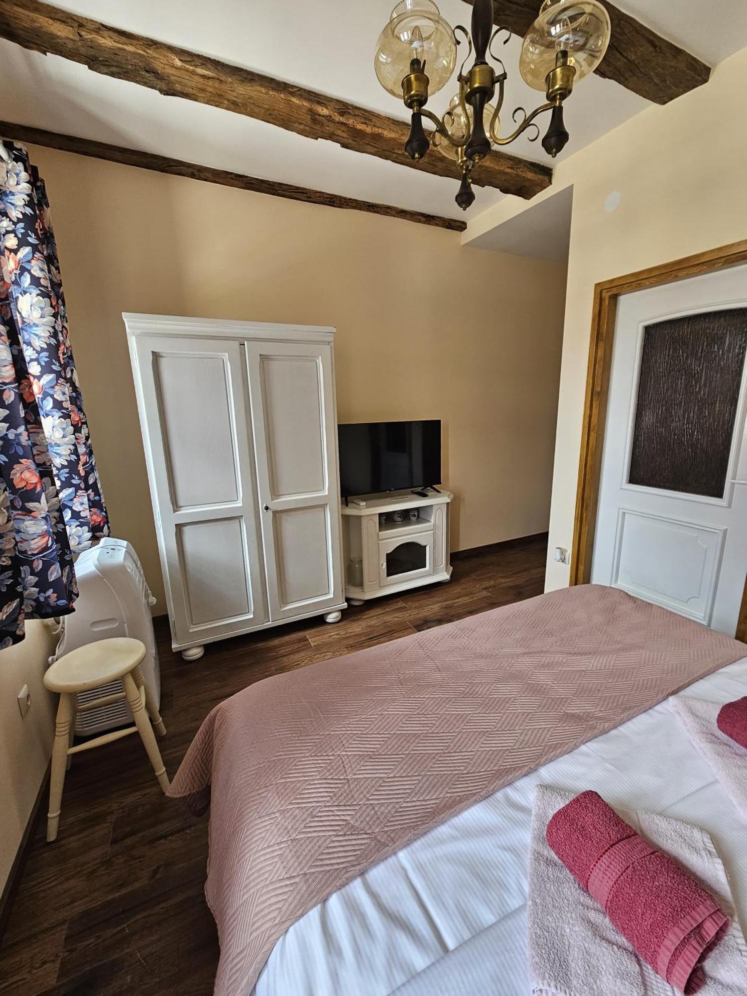 Taverna 1860 Rooms & Apartments Donja Zelina Экстерьер фото